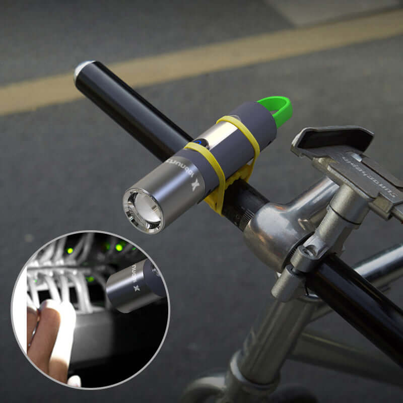 Wiederaufladbare LED Taschenlampe, Zoombar