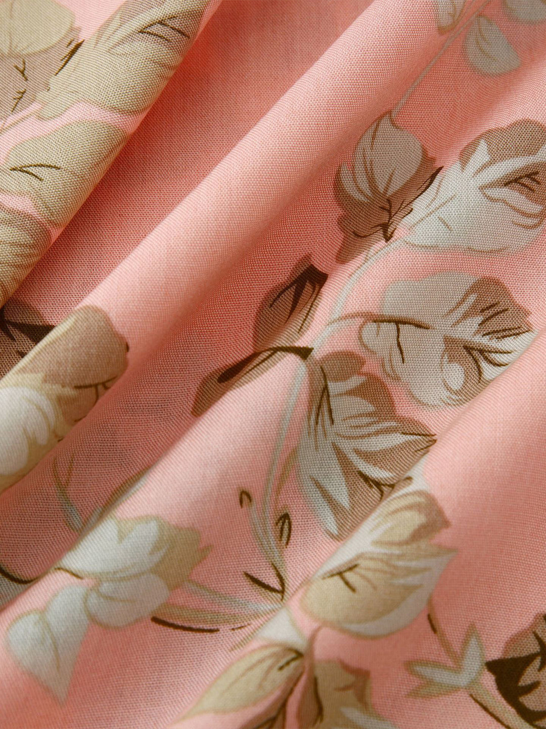 Men's summer fashion: short sleeve button-down shirt with elegant Kashmir floral print.