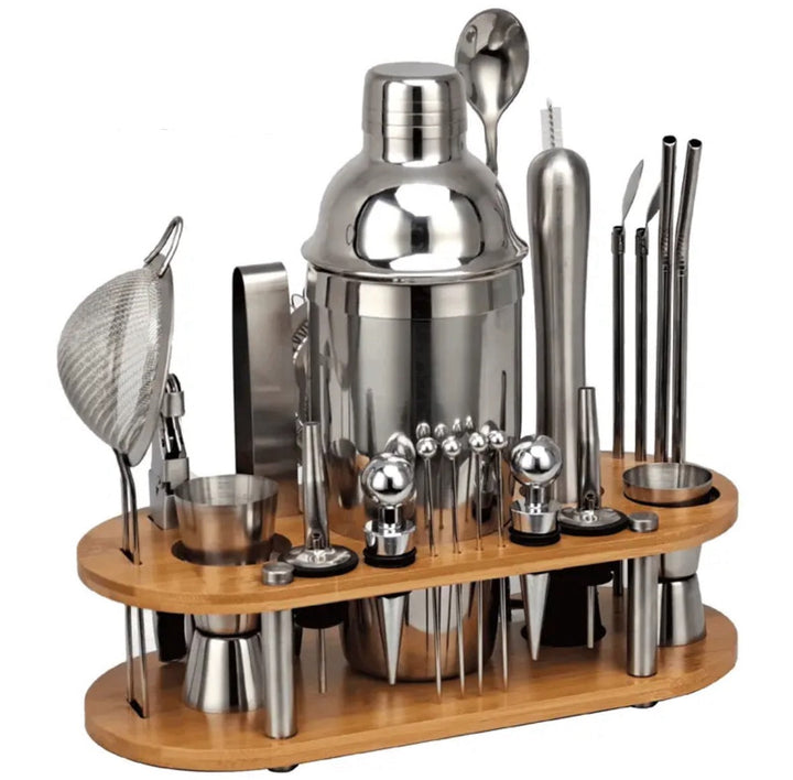 23-teiliges Edelstahl Cocktailset mit Shaker, Sieb, Jigger und mehr, präsentiert auf Bambusständer; ideal für Heim und Profi.