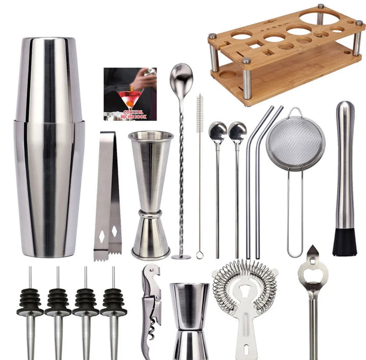23-teiliges Edelstahl Cocktailset mit Shaker, Sieb, Jigger und mehr, präsentiert auf Bambusständer; ideal für Heim und Profi.