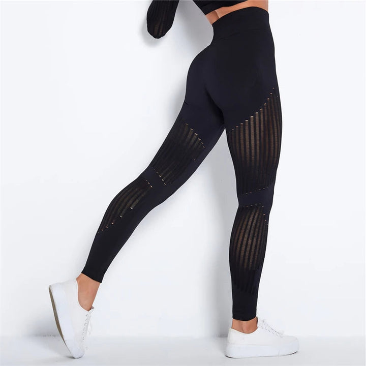 Stretchy women's seamless high-waist sculpting leggings, perfect for daily wear & sporty activewear.