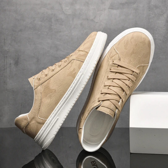 Modern men's fashion sneakers in a versatile style, providing everyday comfort and a polished look.