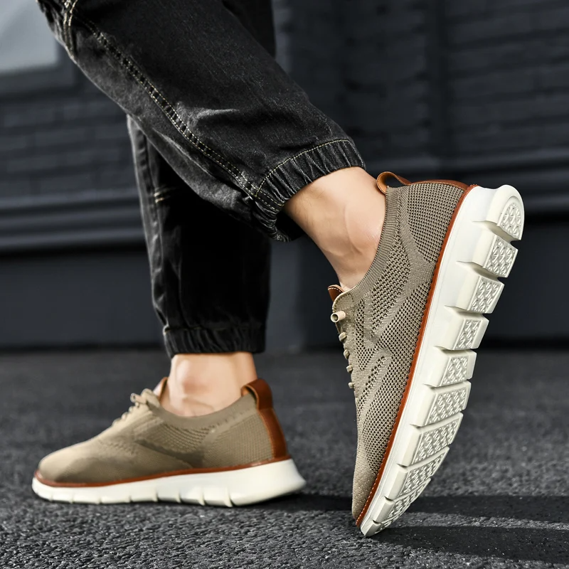 Versatile men's UrbanFlex sneakers, perfect for everyday wear and walking.
