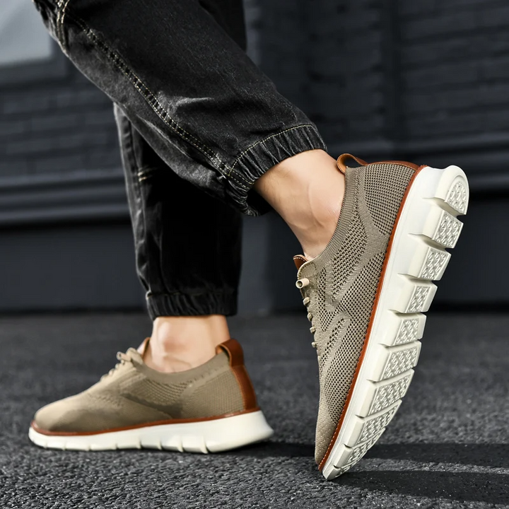 Versatile men's UrbanFlex sneakers, perfect for everyday wear and walking.