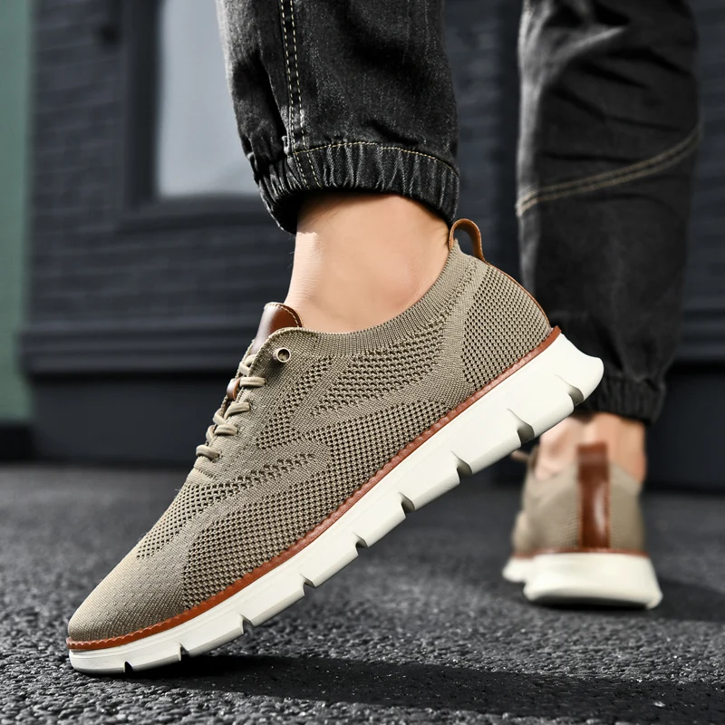 Breathable mesh UrbanFlex men's sneakers for superior comfort and lightweight feel.
