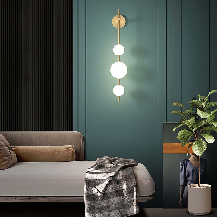 Vertikale Kugel-Wandleuchte Goldoptik