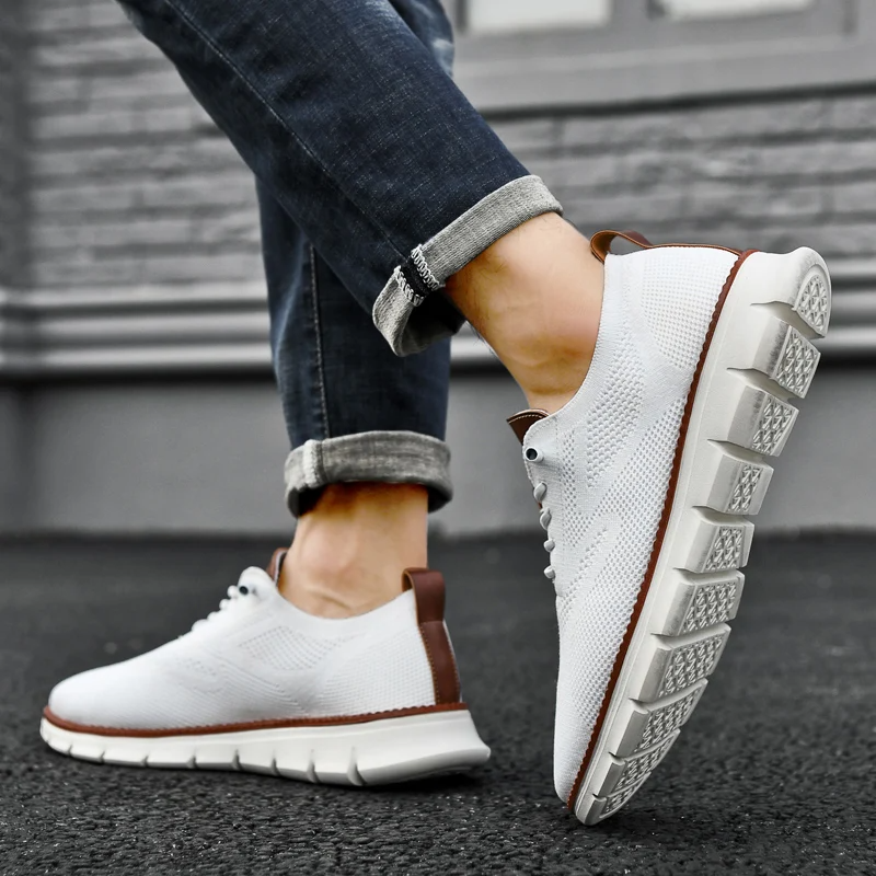 Breathable mesh men's UrbanFlex casual sneakers with memory foam for superior comfort.