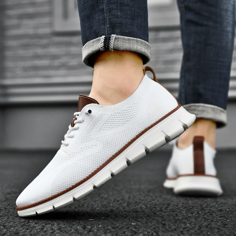 Men's UrbanFlex comfort shoes, versatile and lightweight with breathable mesh.
