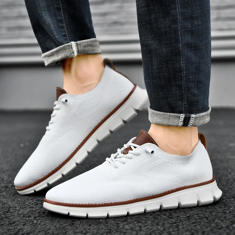 Lightweight men's UrbanFlex athletic shoes with memory foam for responsive cushioning.