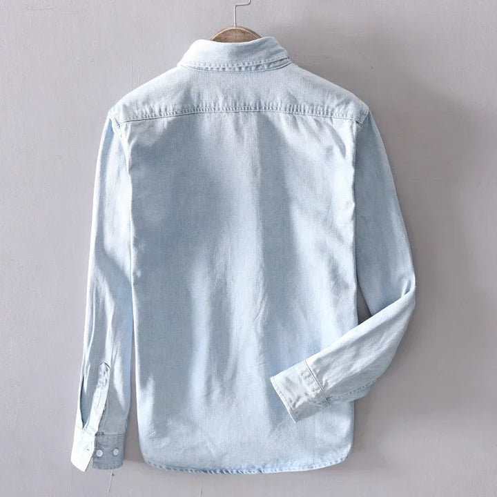 Classic men's button-down shirt, long-sleeve, ideal for everyday casual wear and relaxed styles.