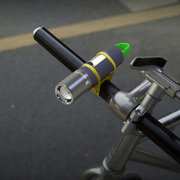 Wiederaufladbare LED Taschenlampe, Zoombar