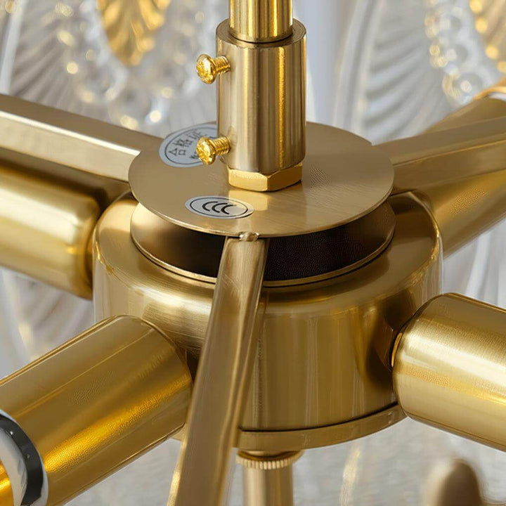 Runder Glaskronleuchter mit dekorativem Muster