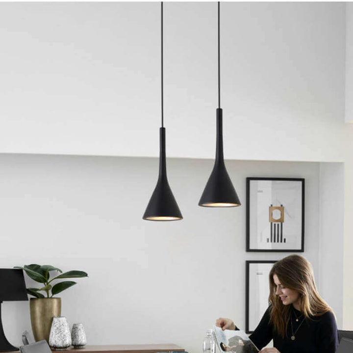 Moderne Dreiecks-Hängeleuchte - Metall