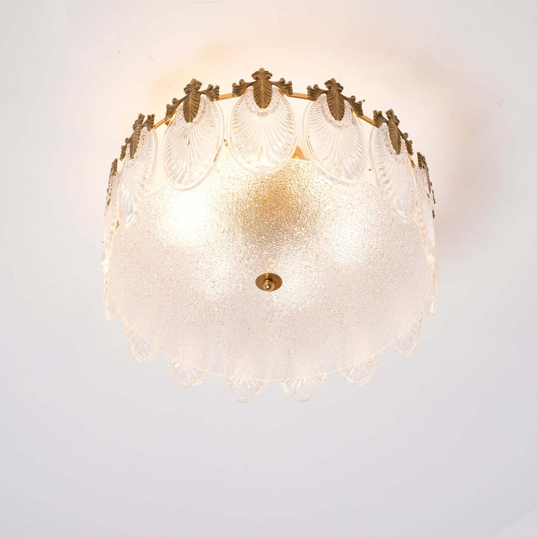 Runder Glaskronleuchter mit dekorativem Muster