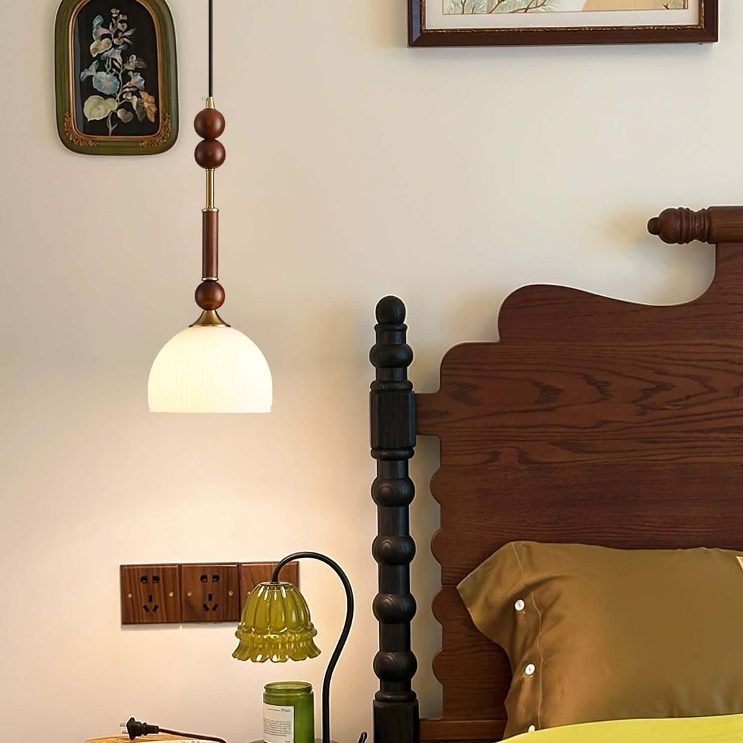 Elegante Pendelleuchte mit Glaslampenschirm