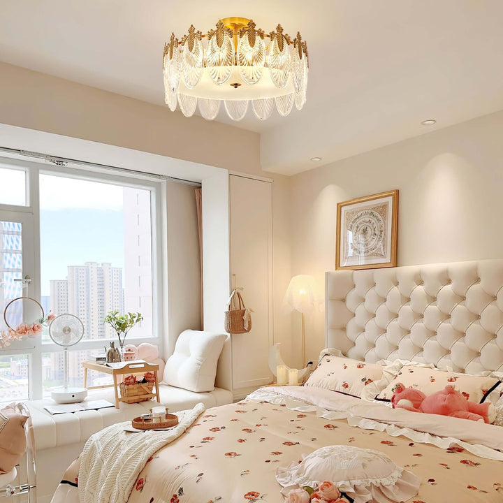 Runder Glaskronleuchter mit dekorativem Muster