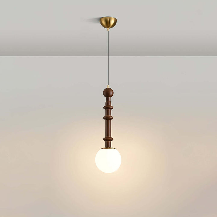 Elegante Pendelleuchte mit Glaslampenschirm