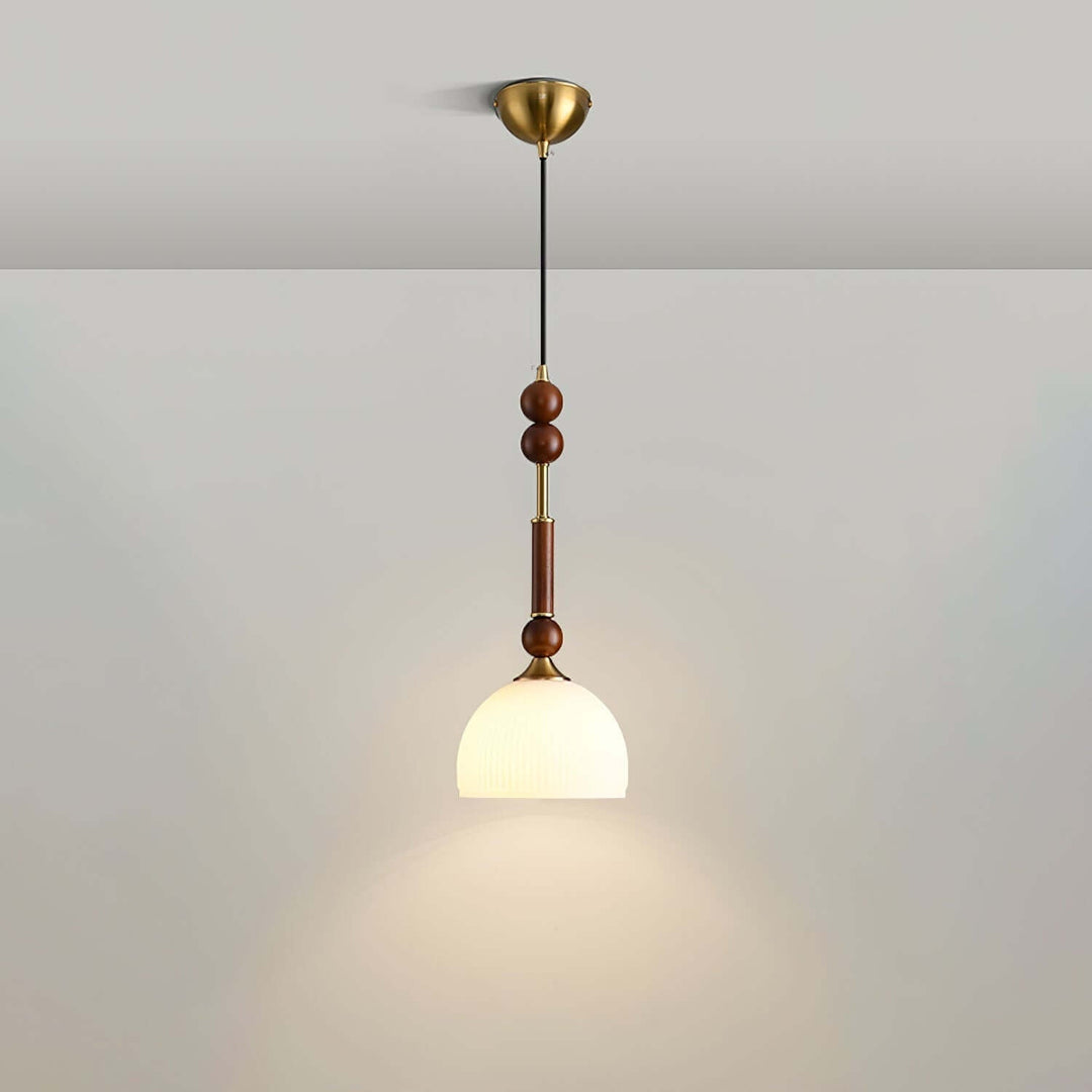 Elegante Pendelleuchte mit Glaslampenschirm