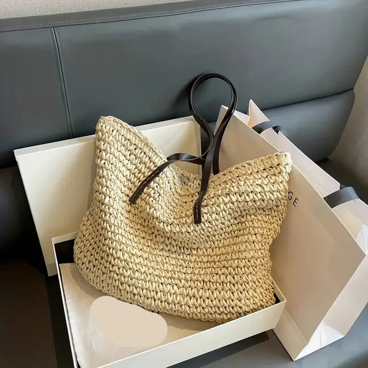 Casual women's oversized straw tote bag, versatile for beach trips, market visits, or summer fun.