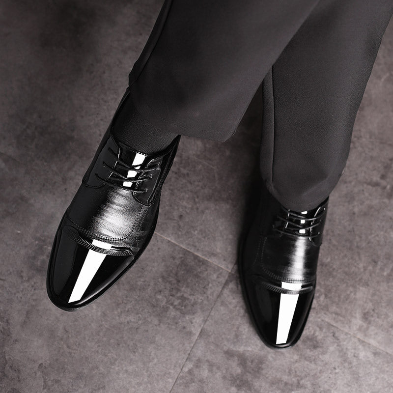 Premium leather men's two-tone oxford dress shoes, elegant formal style for discerning gentlemen.