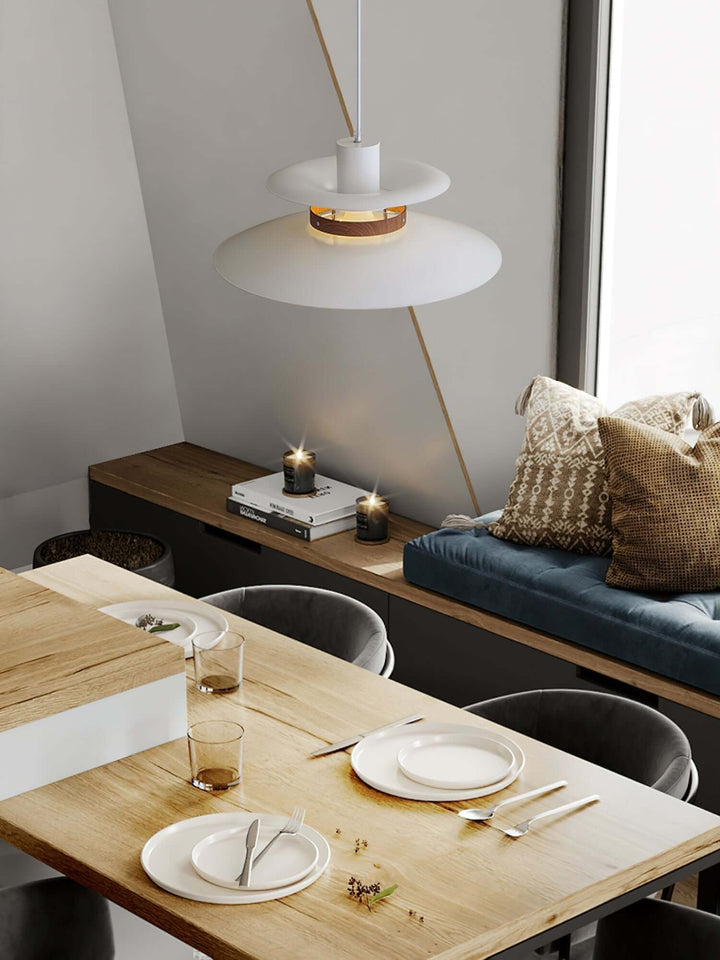 Moderne Metall-Pendelleuchte