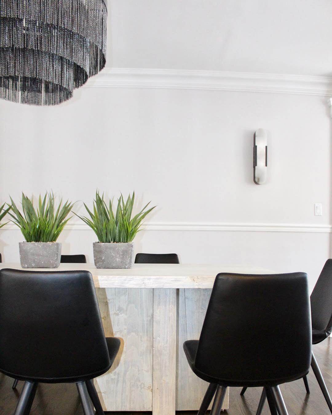 Langgestreckte Alabaster-Wandleuchte