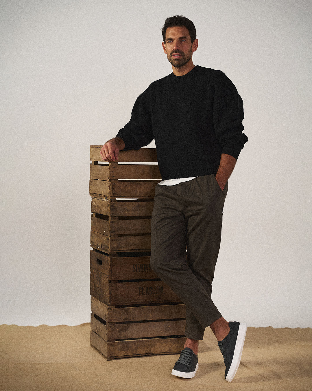 Top-down view of men's versatile comfort sneakers, perfect for everyday wear in a polished fashion.