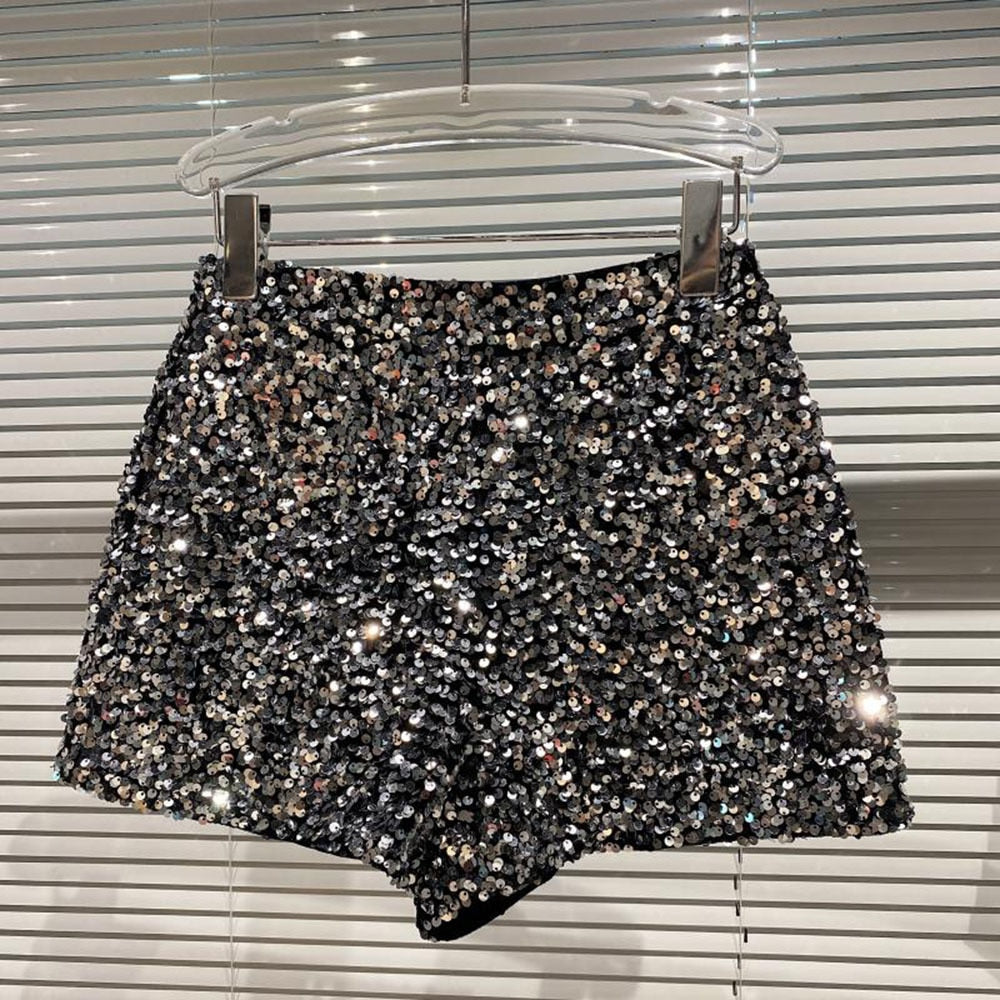 Dazzling women's bling shorts, perfect for summer parties. High-waisted sparkly shorts for a trendy look.