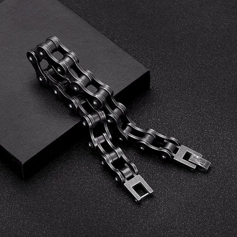 Gift for him: Men's vintage black stainless steel chain bracelet. Rugged yet stylish men's jewelry accessory.