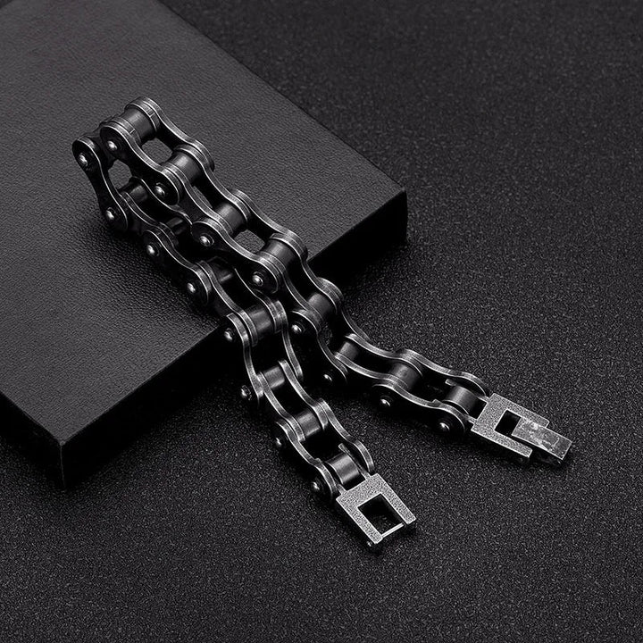 Gift for him: Men's vintage black stainless steel chain bracelet. Rugged yet stylish men's jewelry accessory.