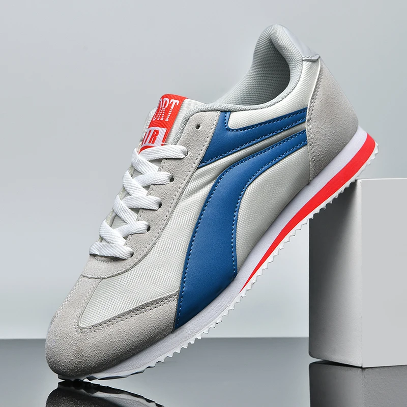 Men's RetroStride lightweight sneakers: all-day comfort, classic retro style for everyday casual wear.