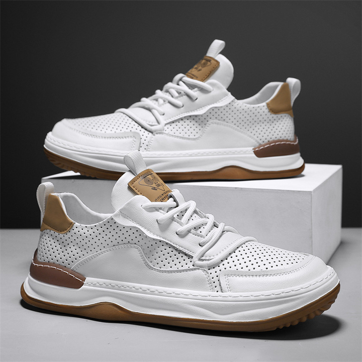 Lace-up men's walking shoes. Designed for foot comfort, these versatile casual sneakers are perfect for daily use.