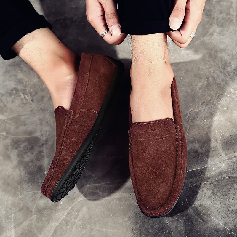 Formal men's slip-on dress shoes, perfect for office wear or elegant evening events. Classic style.