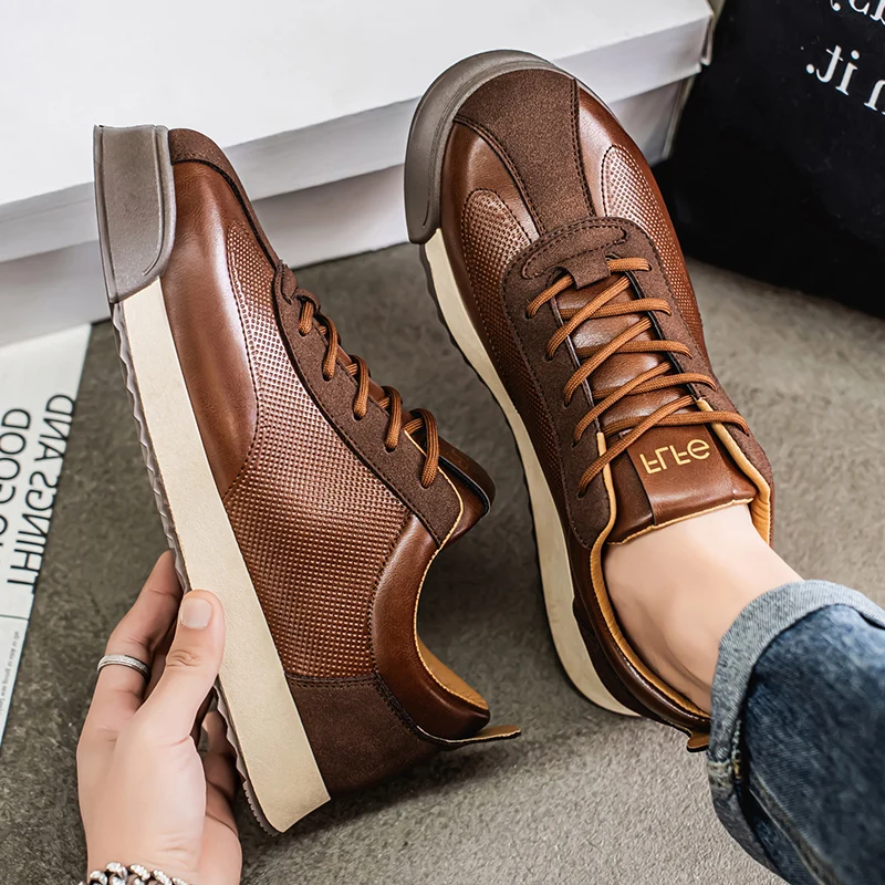 Sleek black men's footwear, these comfort sneakers are ideal for urban adventures.