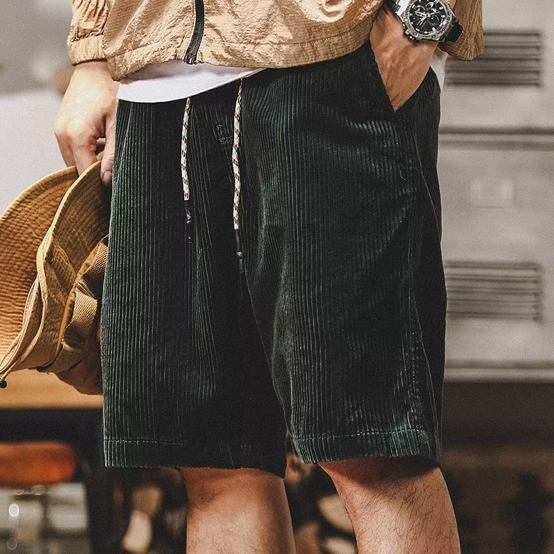 Everyday men's relaxed fit shorts in khaki, featuring a comfortable drawstring waist for leisure.