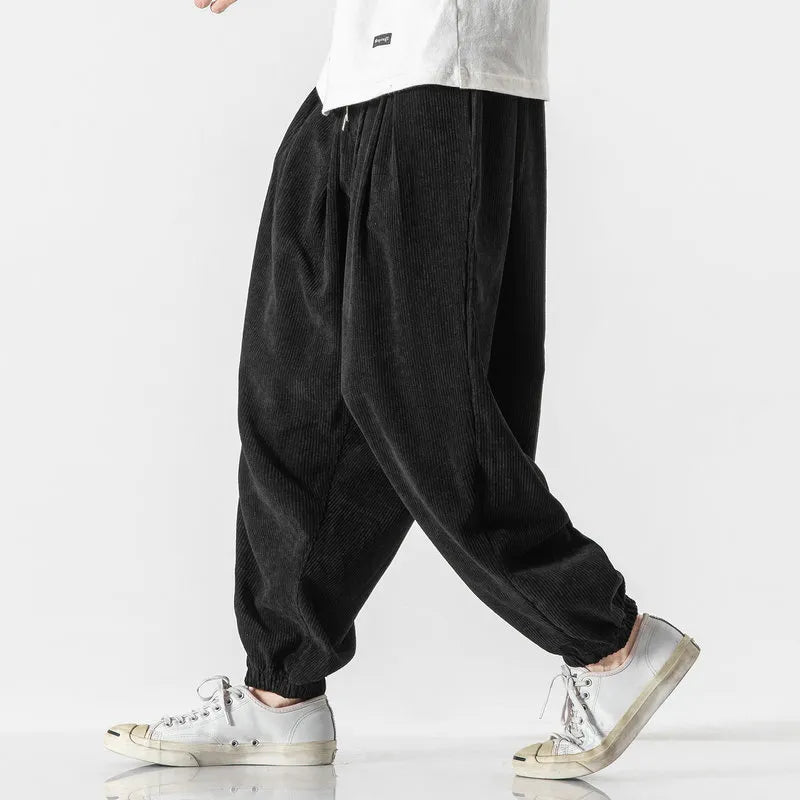 Streetwear men's pants: Ridge comfort fit, wide leg, versatile for a relaxed and stylish everyday look.