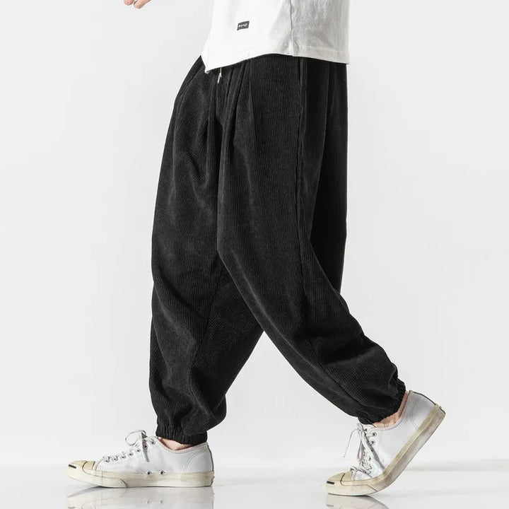 Streetwear men's pants: Ridge comfort fit, wide leg, versatile for a relaxed and stylish everyday look.