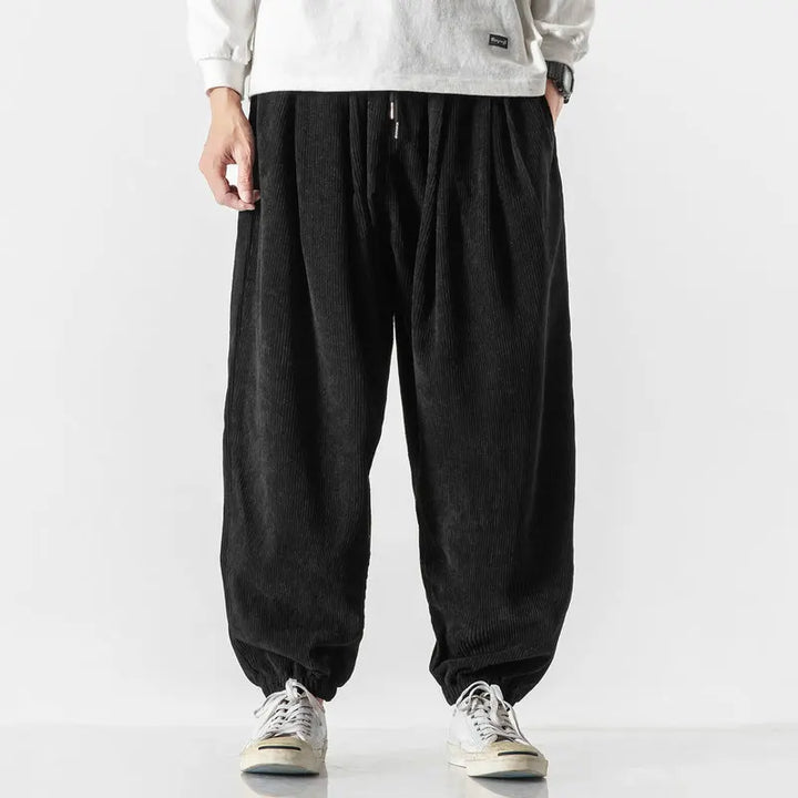 Versatile men's pants: Ridge comfort fit, wide leg for a relaxed feel, ideal for daily wear.