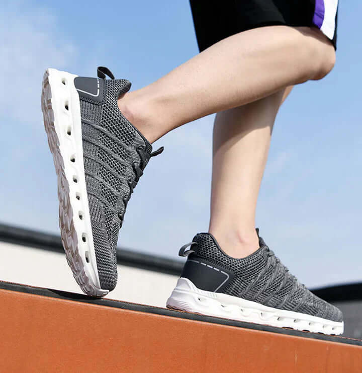 Breite Zehenbox & Federnde Sohle