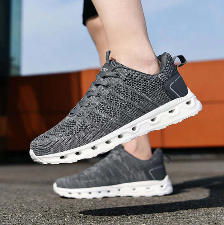 Breite Zehenbox & Federnde Sohle