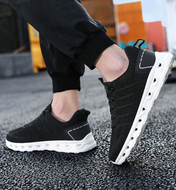 Breite Zehenbox & Federnde Sohle