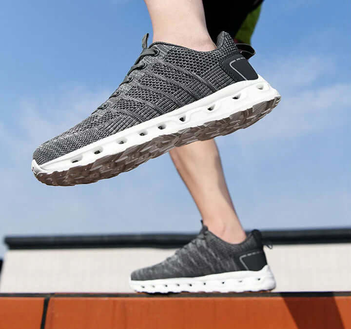 Breite Zehenbox & Federnde Sohle