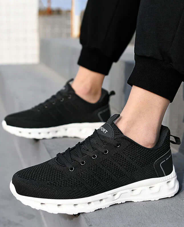 Breite Zehenbox & Federnde Sohle