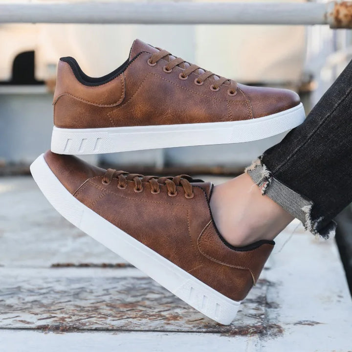Fashionable men's casual sneakers, combining classic style with modern comfort. Perfect everyday shoes.