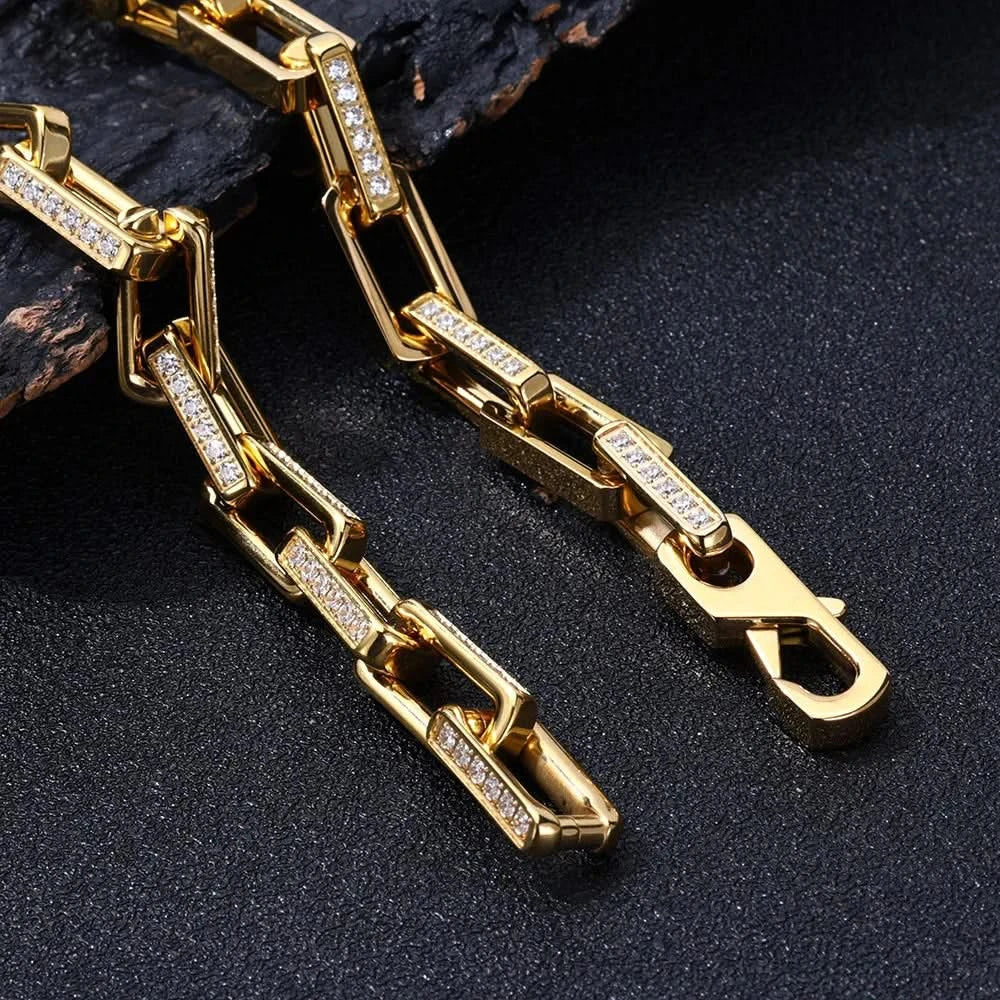 Modern men's chainlink bracelet, Orion style. Robust stainless steel with elegant zirconia embellishments.