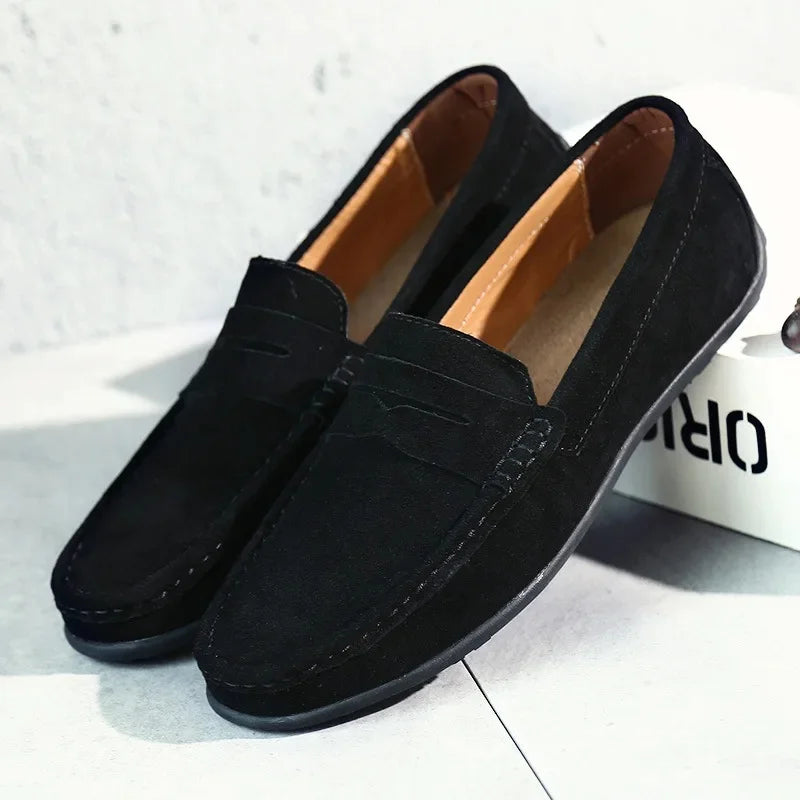 Stylish & comfortable men's slip-on loafers, ideal for long days and sophisticated casual looks.