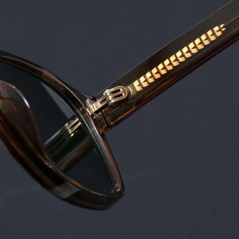 Vintage style unisex square sunglasses featuring effective UV protection and anti-glare lenses.