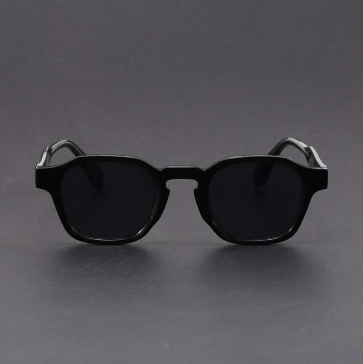 Modern unisex retro square sunglasses, durable polycarbonate, essential UV protection.