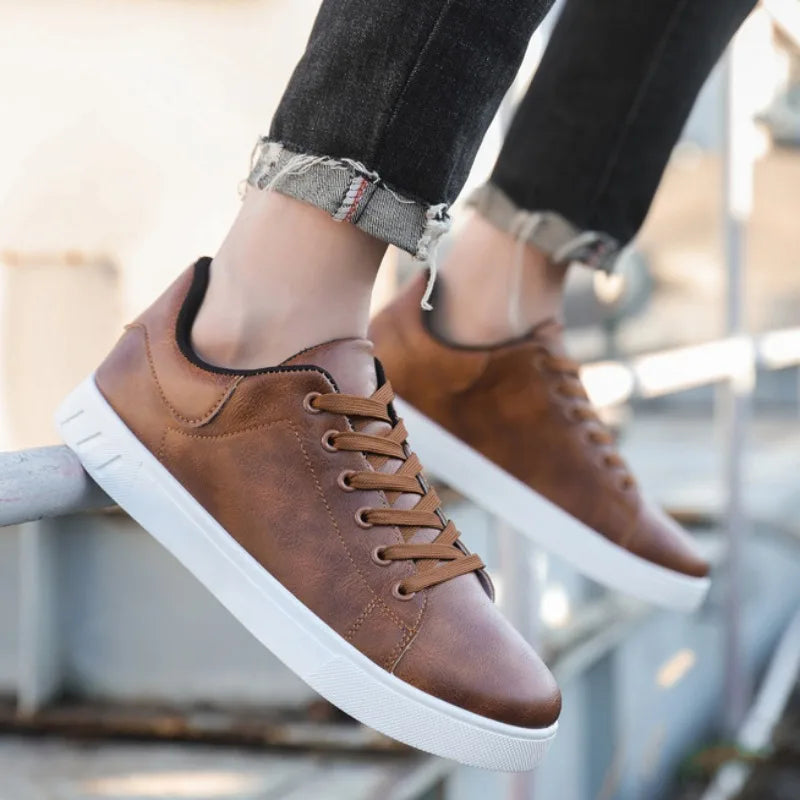 Classic men's sneakers, a sleek and comfortable choice for everyday style. Ideal walking shoes.
