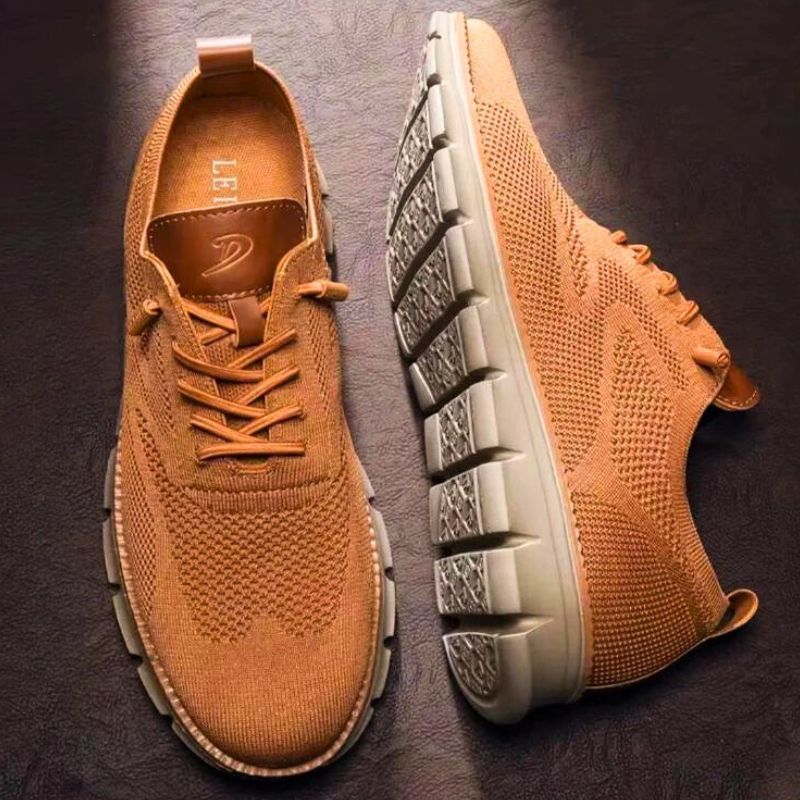 Lightweight men's slip-on Darin sneakers offering all-day comfort. Ideal business casual footwear.